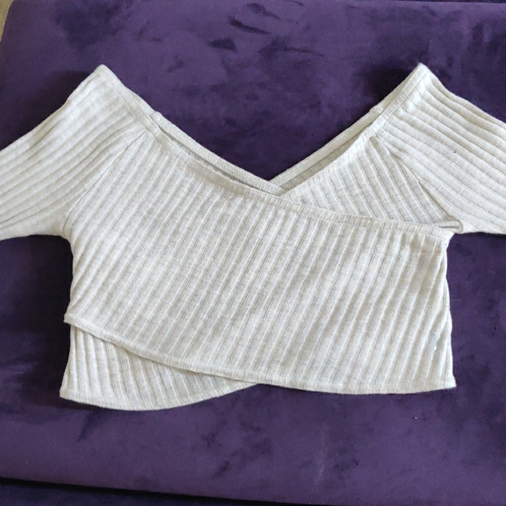 Long sleeve cream cropped top